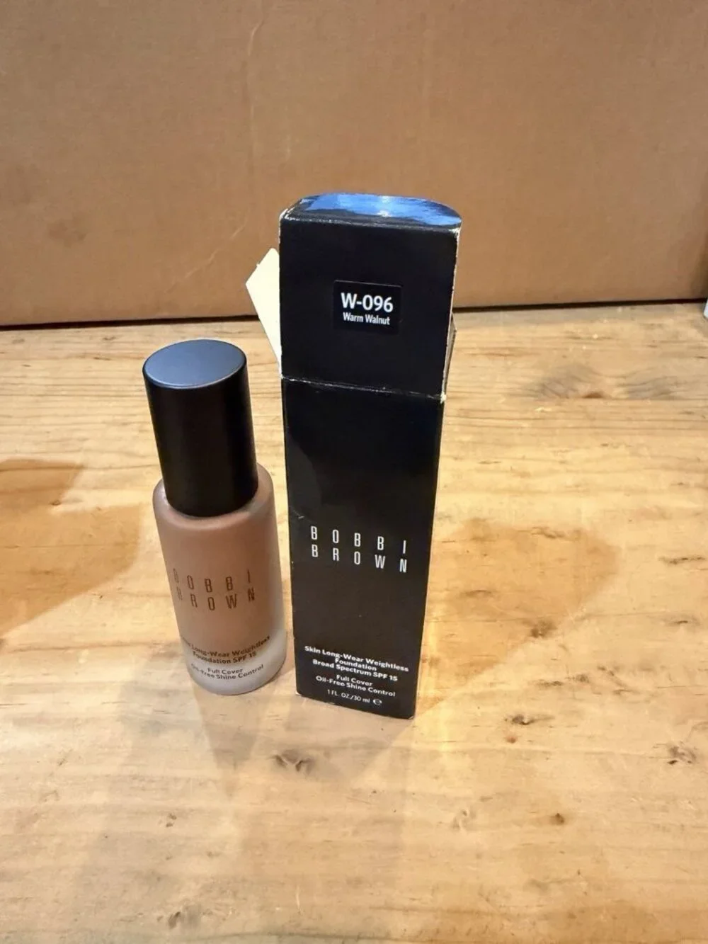 BOBBI BROWN Weightless Foundation W-096 Warm Walnut - DISCONTINUED